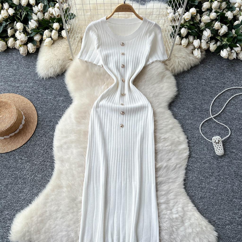 Xiaoxiangfeng foreign style fashionable metal buckle slim-fitting short-sleeved knitted dress women's summer French waist sweater skirt