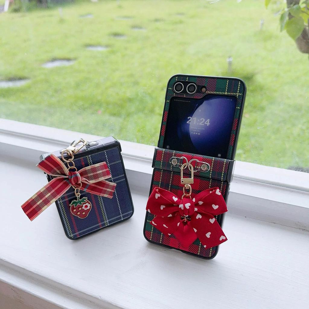 Roztomilý kostkovaný PU kožený řemínek na zápěstí s mašličkou pouzdro na telefon pro Samsung Galaxy Z Flip 6 5 4 3 5G Ochrana pantu Nárazuvzdorný kryt