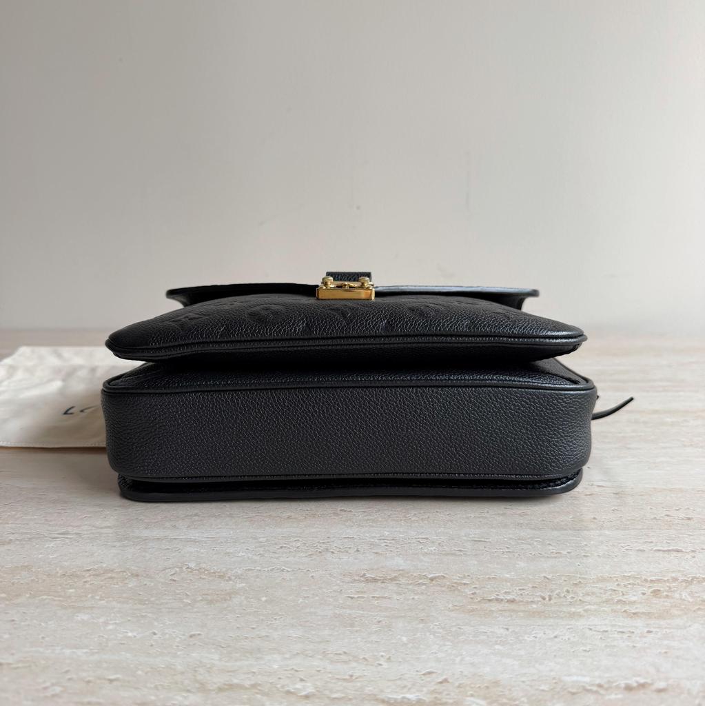 [Pre-Owned] Louis Vuitton Pochette Metis 'Black Monogram Embossed Empreinte Cowhide Leather' - Excellent #17ED7LP