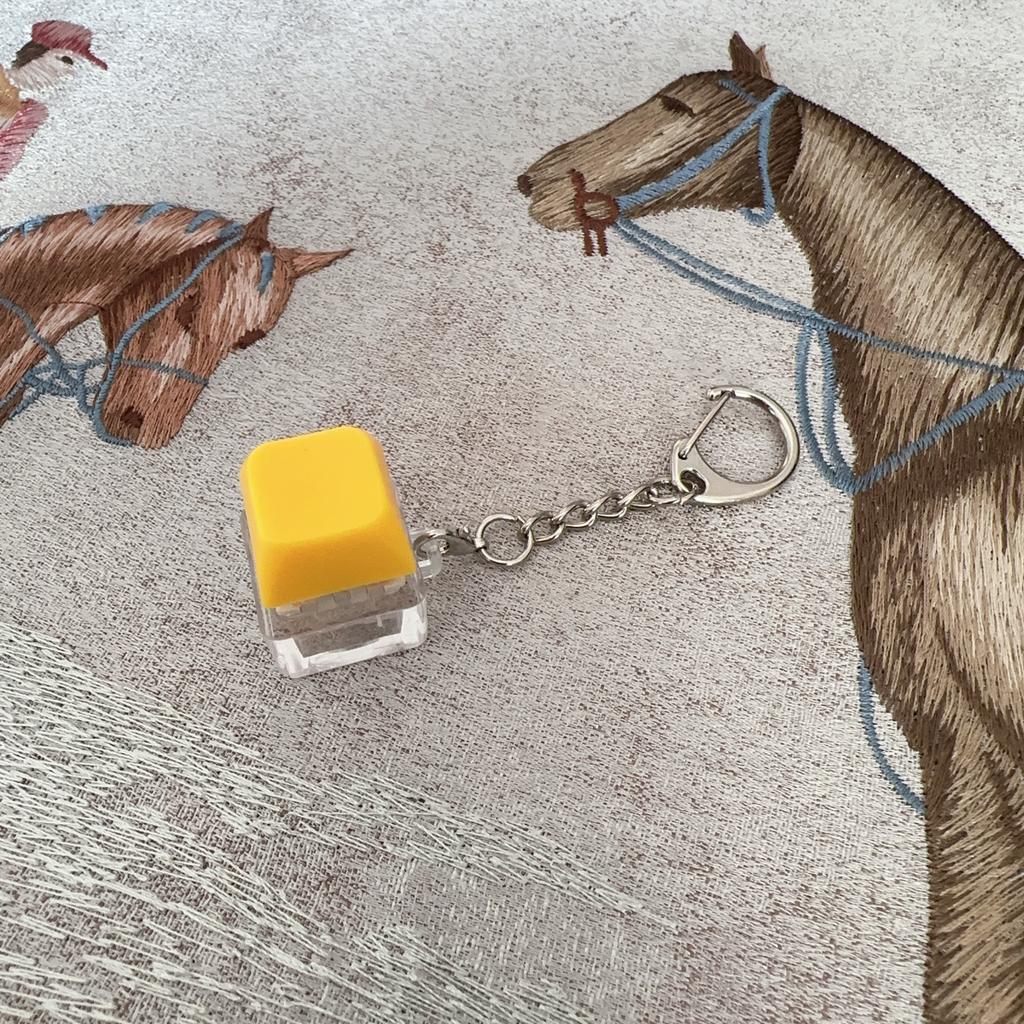 LED Keyboard Key Chain Toy Stress Relief DIY Button Finger Keyboard Caps Toy Small Gifts Small Gadgets Keychains