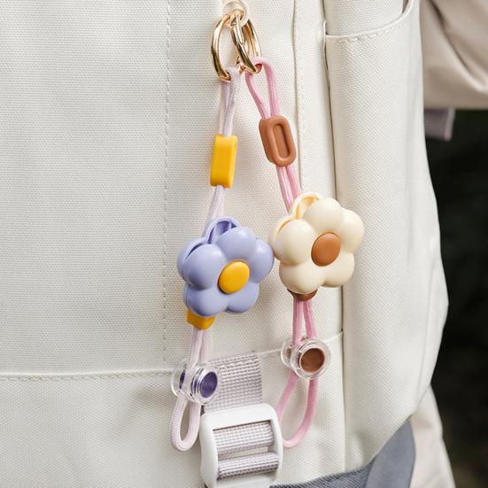 Flower-Shaped Hat Clip with Carabiner Portable Travel Cap Holder for Bags Backpacks Anti-Loss Accessory for Beach Hiking Daily Use Cute Keychain Bag