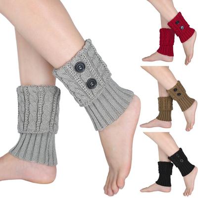 Dicke Wollsocken mit gedrehten Knöpfen für Zehenschoner und kurze Stiefelstulpen für winterliche Wärme