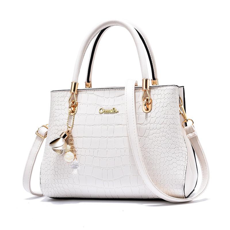 Новая корейская сумка Большая сумка Атмосферная сумка для женщин среднего возраста Простая и универсальная сумка через плечо белый 2879₽