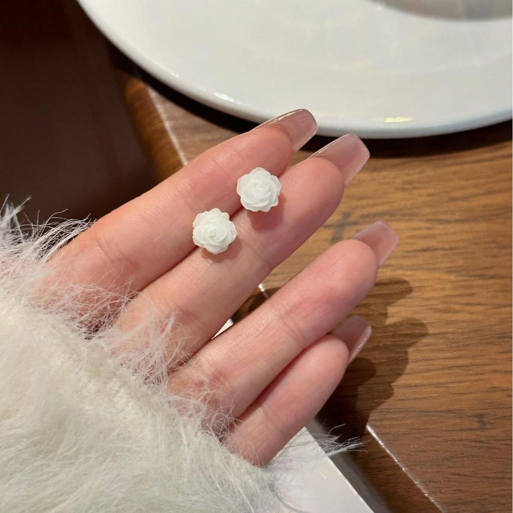 Sweet Summer Camellia Rose Ear Studs: Gradient Flower Earrings for Ear Care