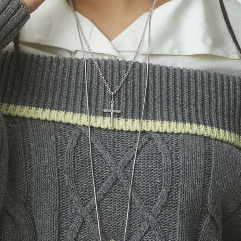 NEUF PIECE THE CROSS NECKLACE