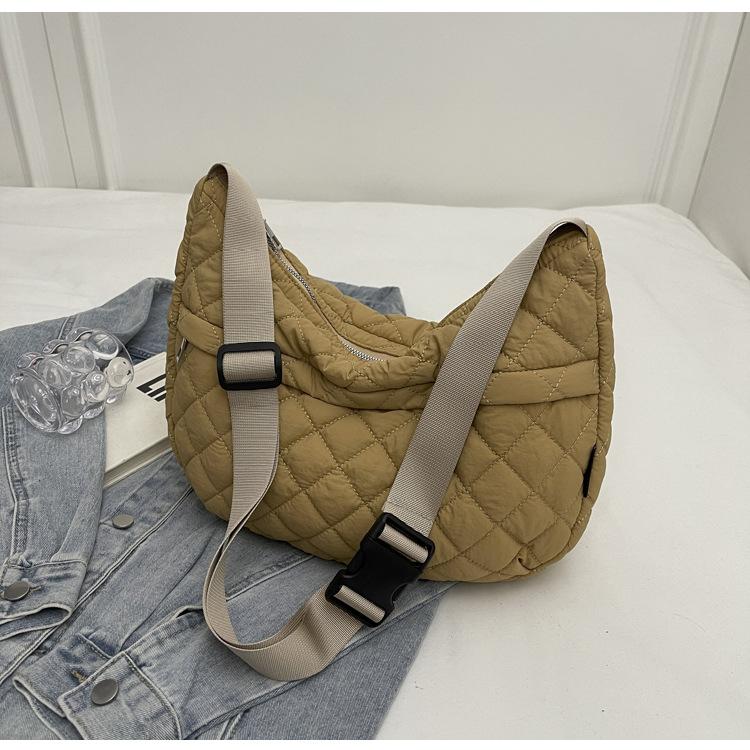 

Autumn and winter new diamond messenger bag niche design shoulder women s bag simple commuting trend large capacity dumpling bag хаки