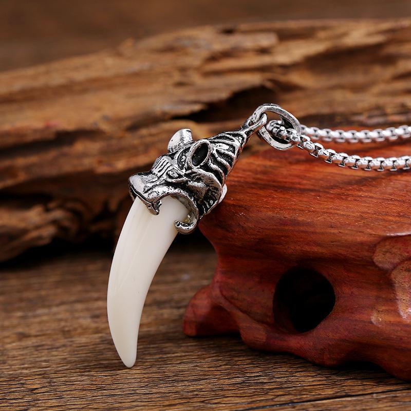 

Retro imitation wolf tooth dog tooth pendant titanium steel necklace men and women versatile personalized pendant couple trendy cool sweater with