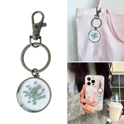 Handcrafted Resin Keychain Real Flower Key Pendant Unique Bag Pendant Stylish Bag Charm Beautiful Key Jewelry for Daily