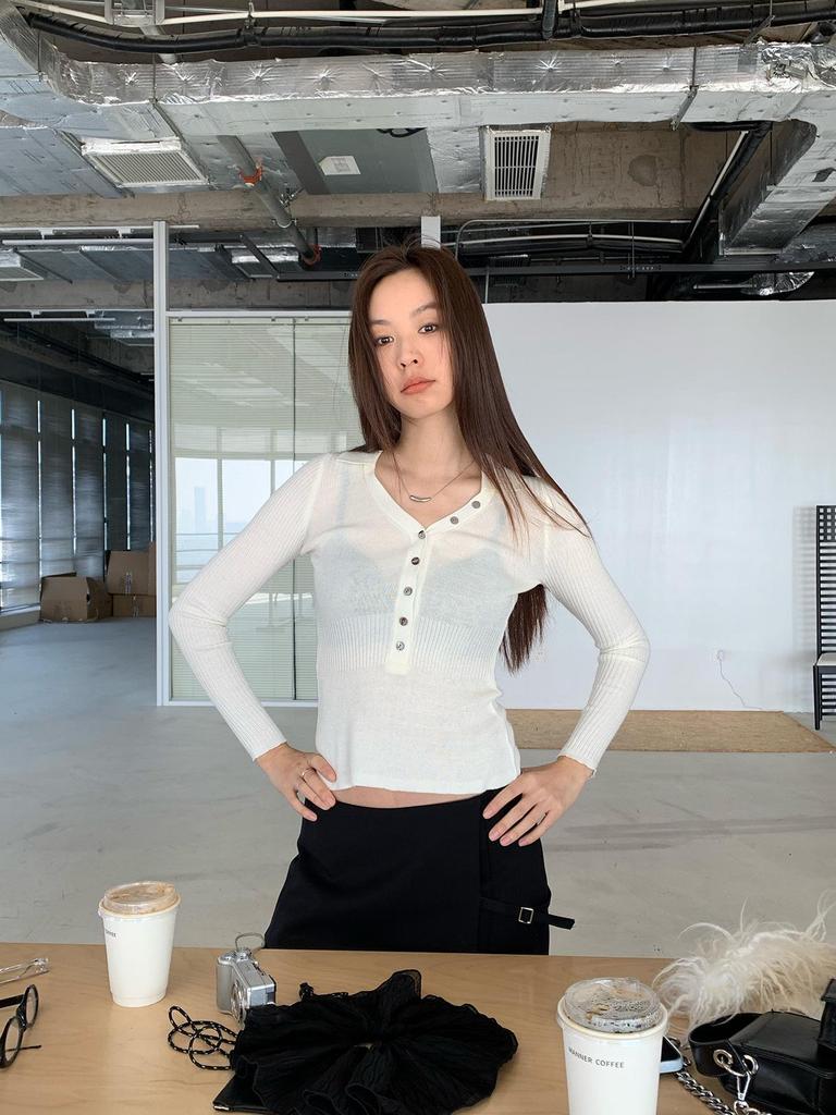 Dorothy Clothing Korean Spring V-Neck Long Sleeve Knit Top for Women