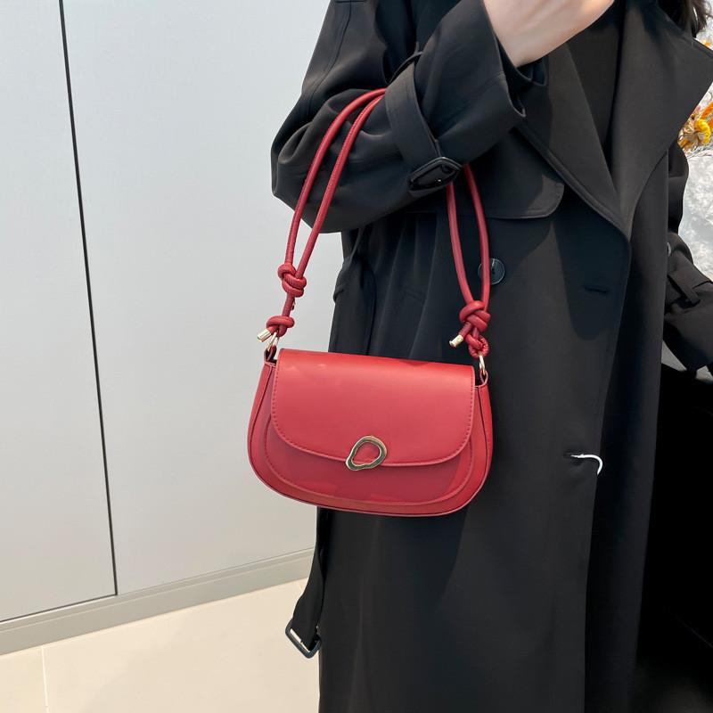 Trendy Urban Minimalist Lock Closure Shoulder Bag For Women Versatile Small Square Style