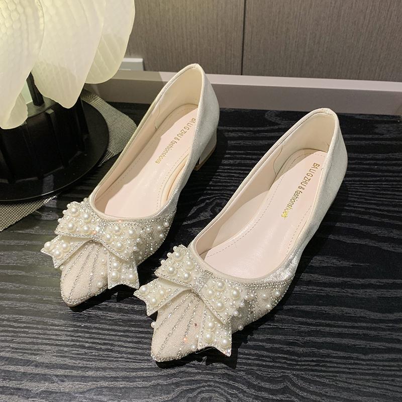 

Жемчужный стразовый бант, острый носок, толстый каблук, одинарная обувь женская 2025 весна, Сяосянфэн, низкий каблук, мягкая подошва, туфли Doudou 40