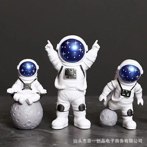 

1set Astronaut Figure Statue Figurine Spaceman Sculpture Educational Toy Desktop Home Decoration Astronaut Model for Kids Gift
