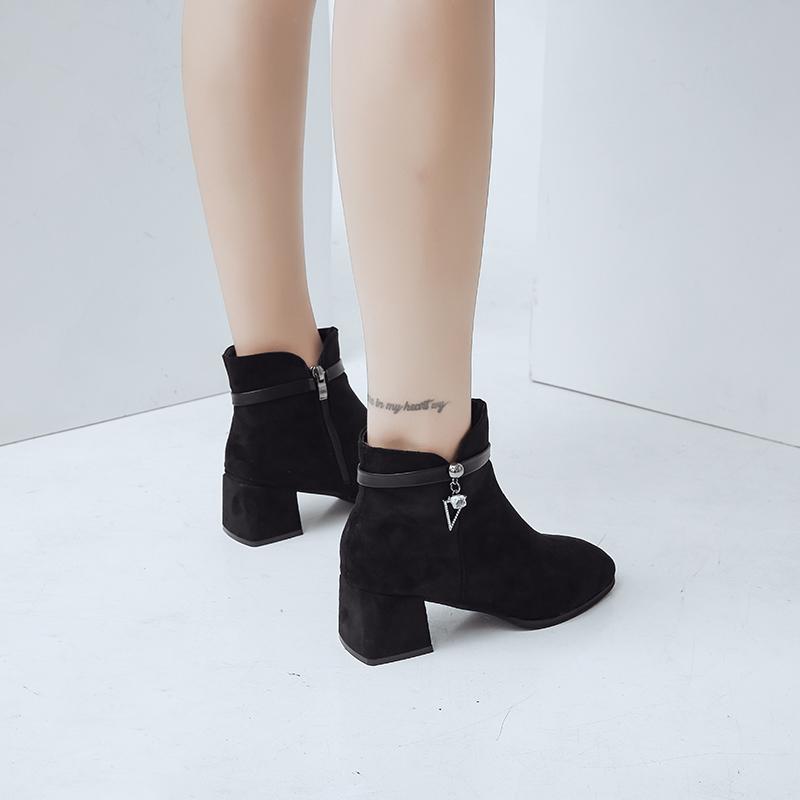 Ladies' Velvet Warm and Charming Fashion Sexy High Top Boots Leather Shoes Fashionable Thick Heel Fashion Boots Short Leg Women's Boots