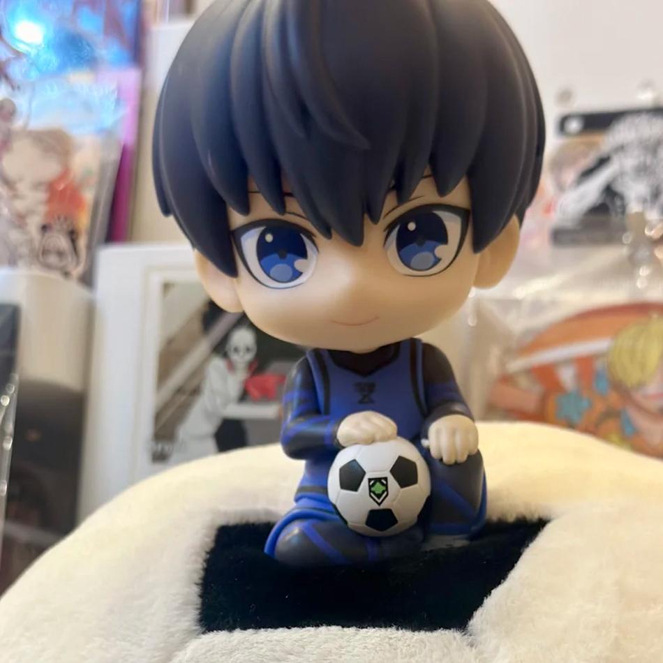 Anime BLUE LOCK Cute Nagi Yisagi Isagi Yoichi Sitting Action Figure PVC Doll Tabletop Model Anime Peripheral Creative Toy Gift‘s