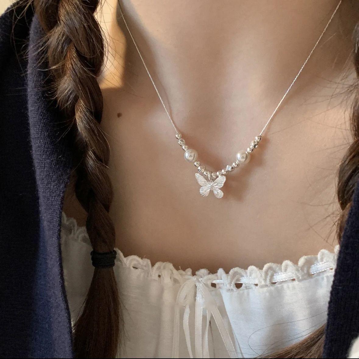 Butterfly imitation pearl necklace Women s ins light luxury niche design high-end simple and versatile small fresh gift