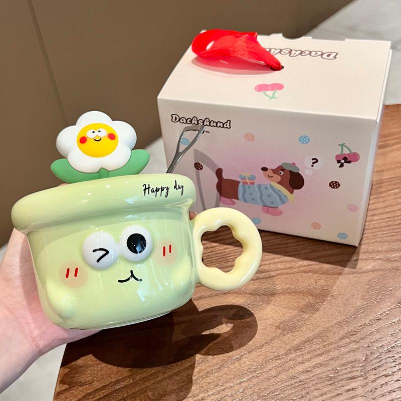 Birthday Gifts for Girls, Cute Flower-shaped Ceramic Mugs, High-value Drinking Cups with Lids and Spoons As Gifts