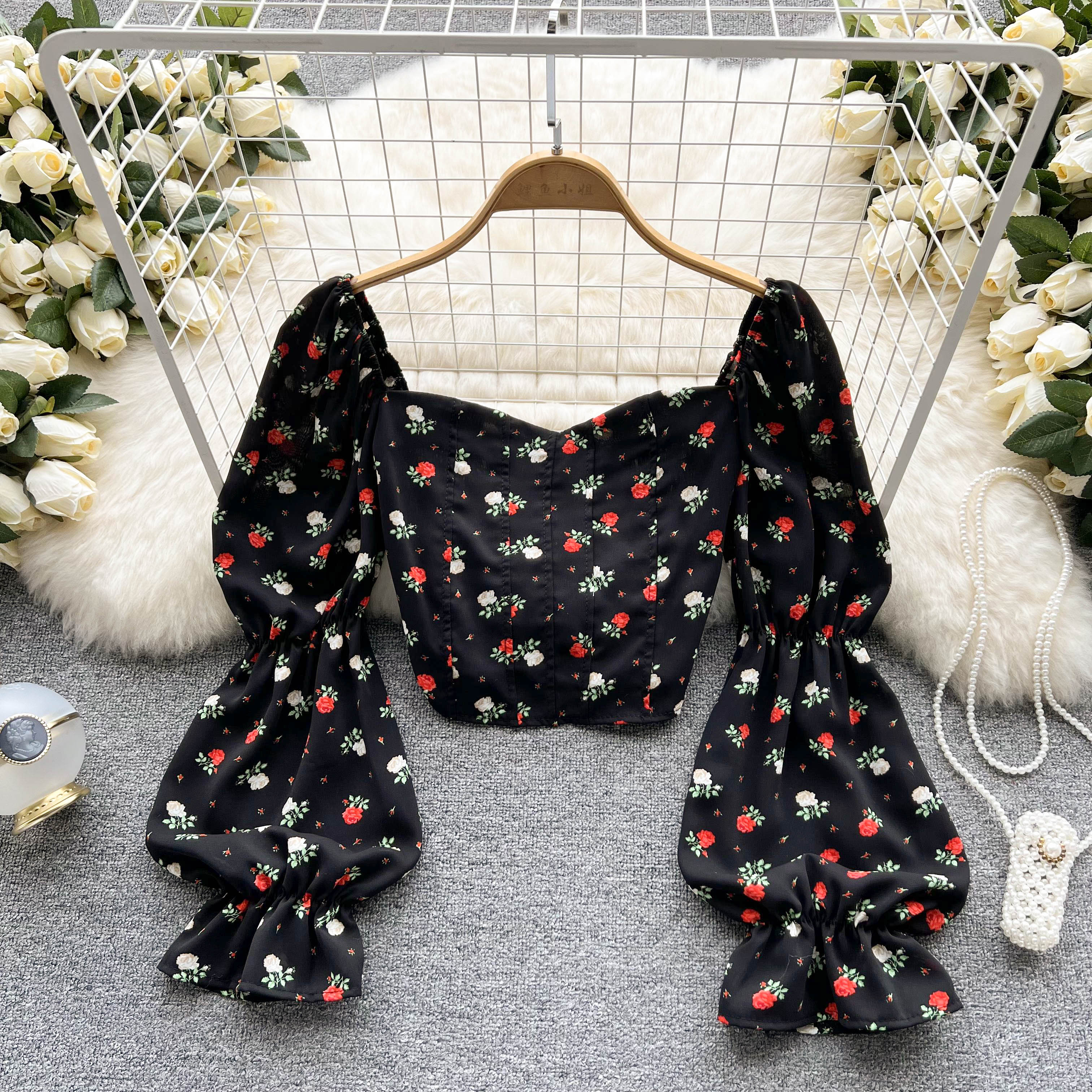 

RUGOD Gentle Wind First Love, милая французская короткая рубашка на одно плечо с квадратным вырезом, женский топ с пышными рукавами и цветочным принтом для девочек