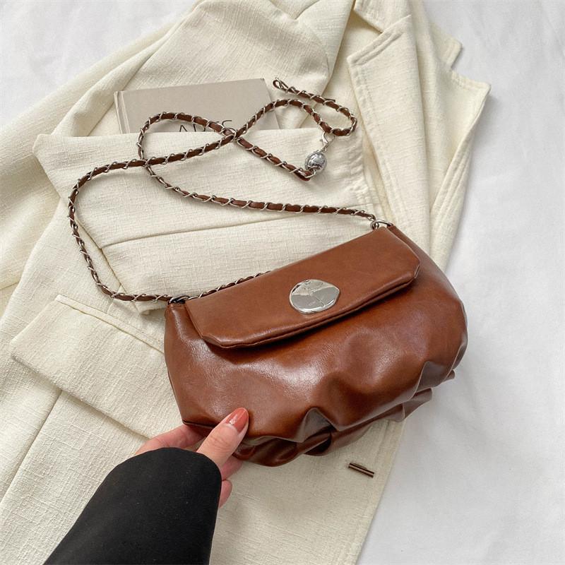 Fashionable Retro Chain Shoulder Bag For Women Stylish Saddle Bag With Unique Design коричневый