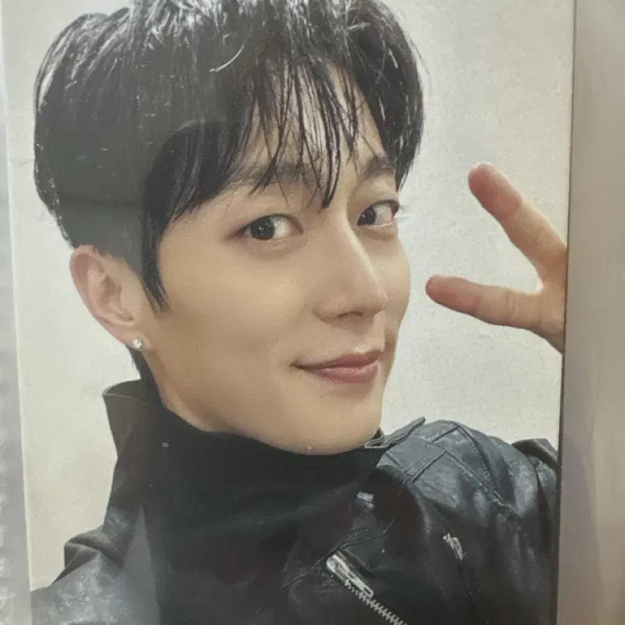 

Highlight Yun Du-jun s Workshop Photo Cards Are On Sale.