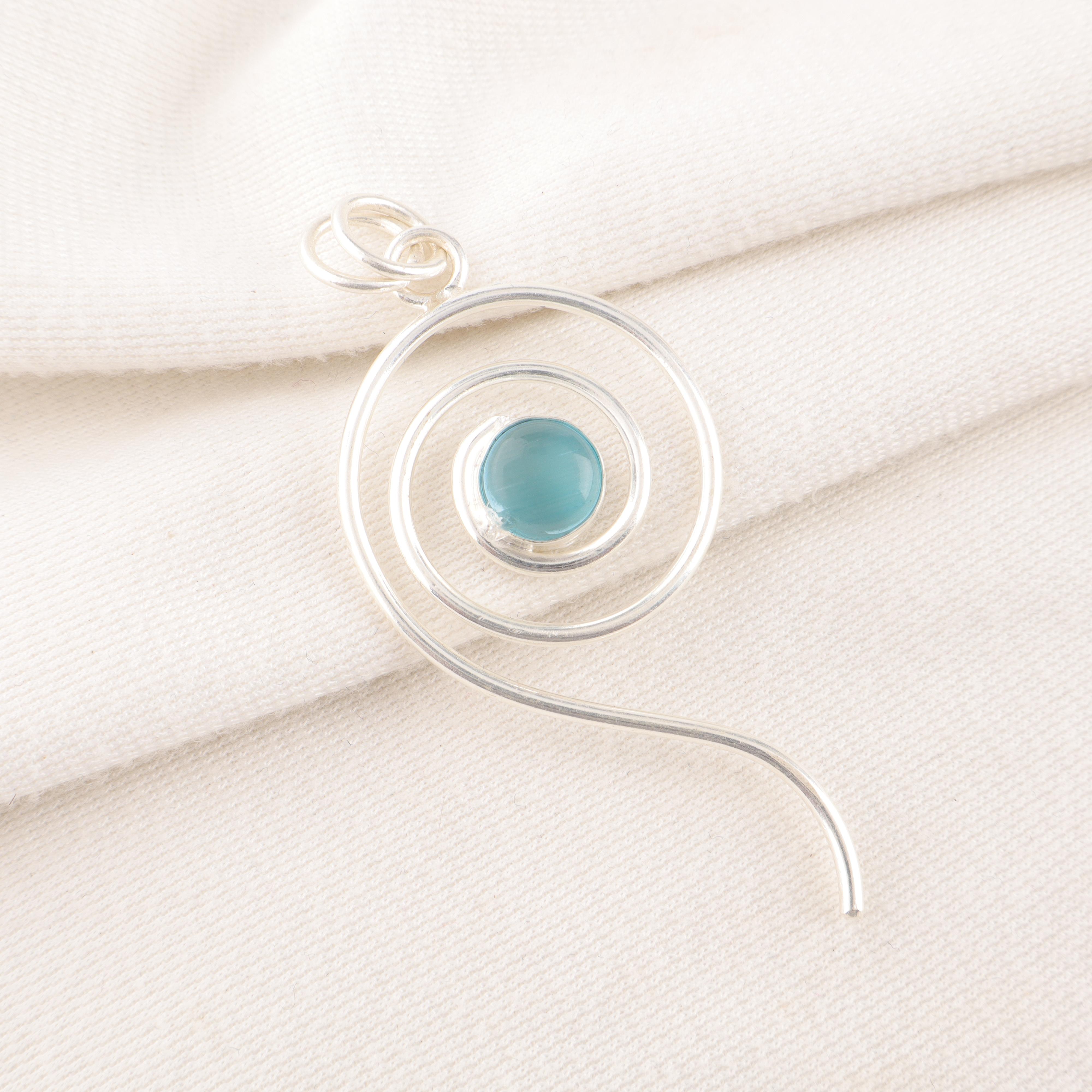 

Кулон с камнем «кошачий глаз» синего цвета, ювелирное изделие из серебра 925 пробы, кулон ручной работы, балансирующее ювелирное украшение, подарок для женщин 2.57 Inches синий