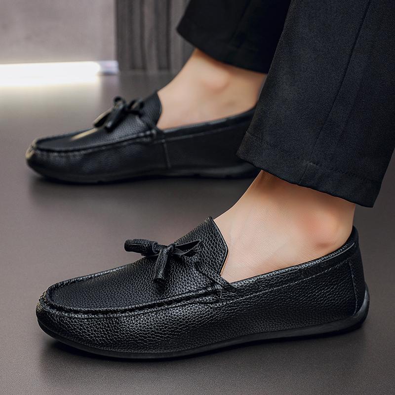 

Весенне-осенние кожаные лоферы для мужчин с круглым носком, мягкой подошвой, плоской подошвой, легкая обувь для ходьбы, универсальная повседневная обувь 39 чёрный