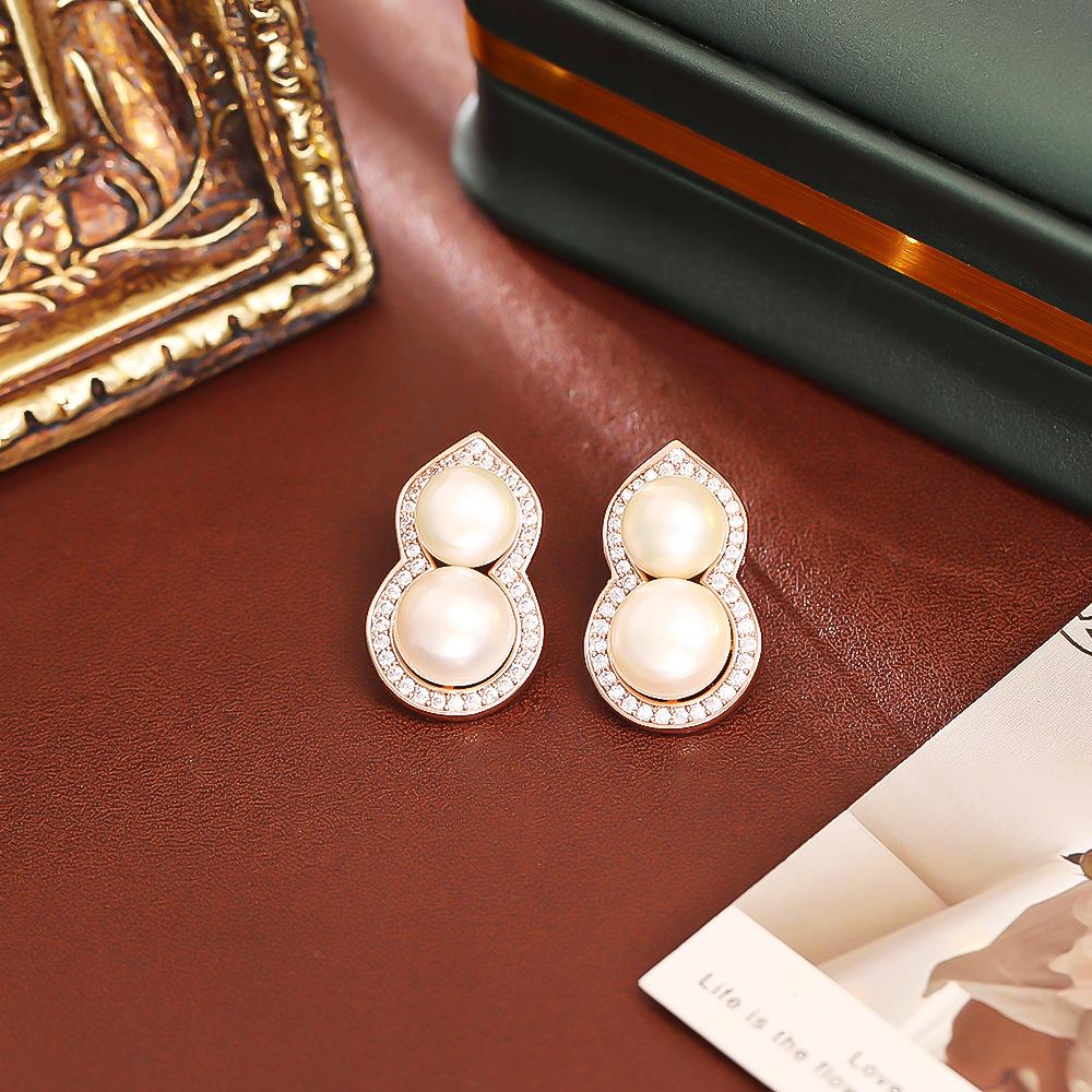 Natural Freshwater Pearl Gourd Necklace & Chinese-Style Earrings Set: Elegant, Versatile, and Luxurious Choker for a Sophisticated Look.