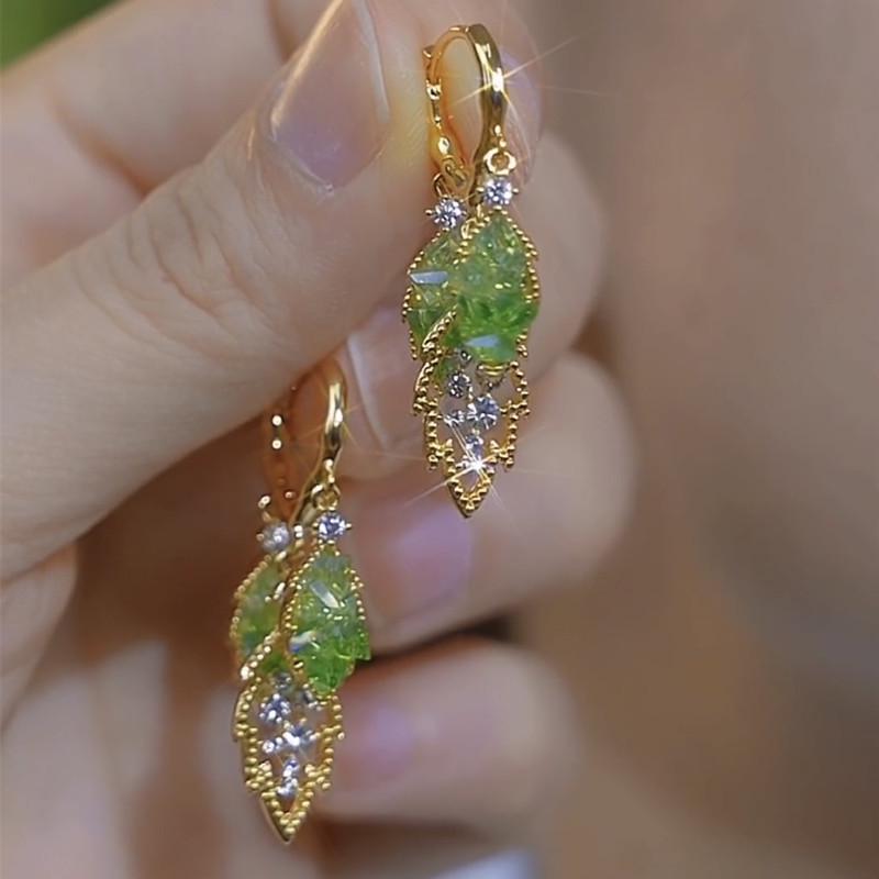 Exquisite Geometric Flower Diamond Stud Earrings - Light Luxury Fashion Style