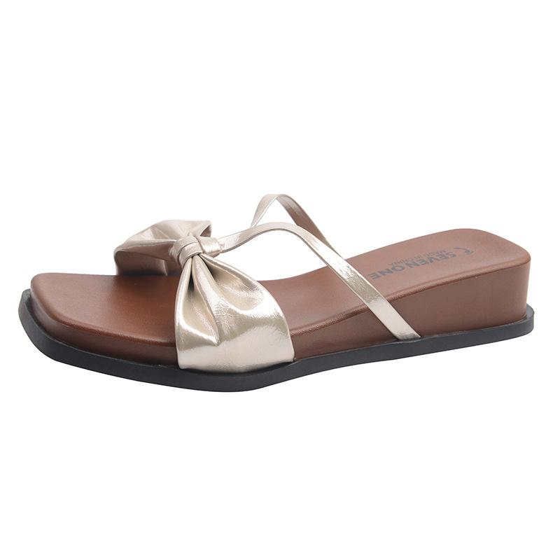 

High-end temperament cool slippers women s summer wear fashion with skirts 2025 new super fire French flat slippers 40