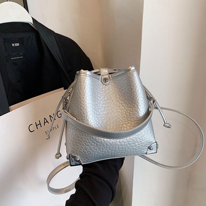 

Stylish Pu Cross-border Trendy Medium Bucket Bag With Car Stitching Detail For Daily Outfit срібний