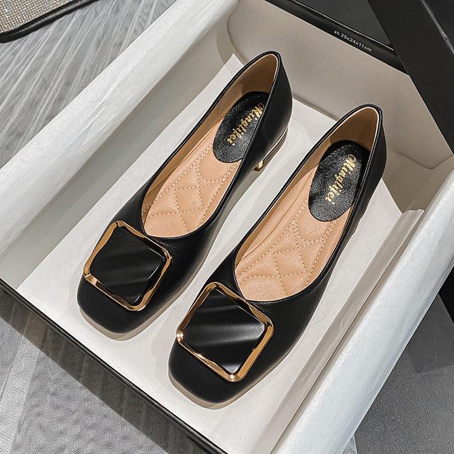 

Женские туфли на низком каблуке размера плюс 35–43, с квадратным носком и большой пряжкой на плоской подошве, офисные женские кожаные лоферы без шнуровки, весенние туфли-лодочки 39 чёрный