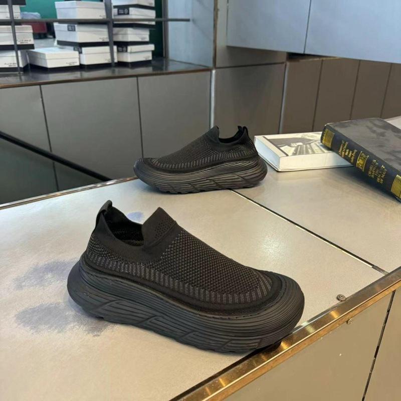 Summer men's shoes 2025 new mesh shoes sports shoes casual shoes breathable thick-soled versatile one-pedal fly-woven socks shoes