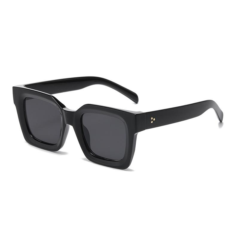 Fashion Vintage Luxury Square Sunglasses Women Men Punk Big Frame Rivet Classic Shades Designer Brand Sun Glasses