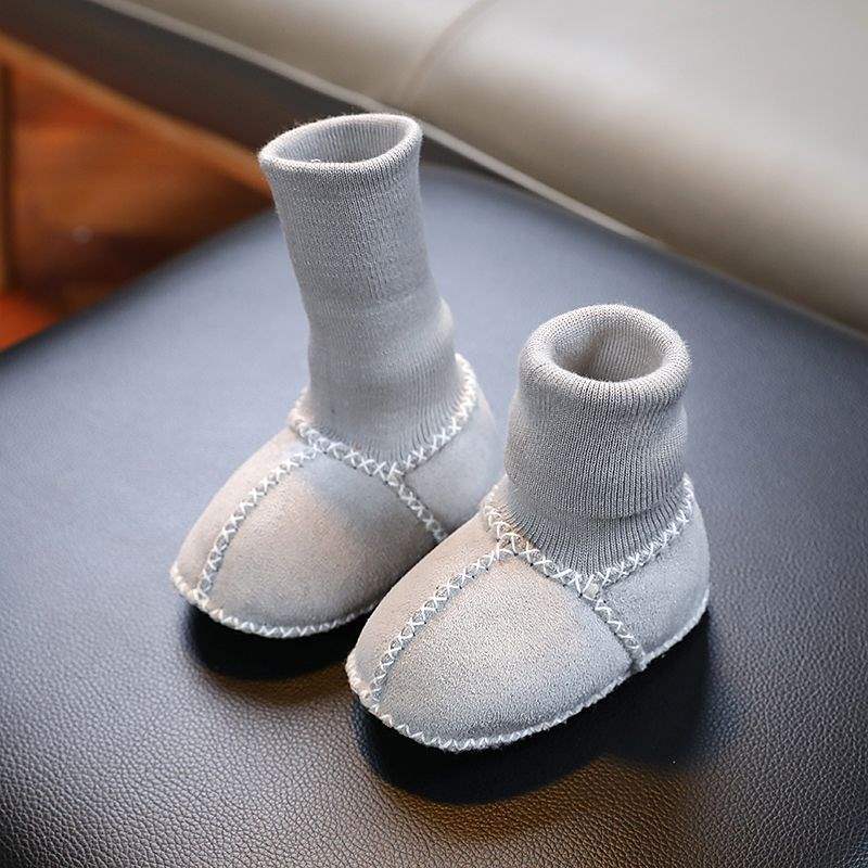 Imitationsfell integrierte Babyschuhe und Socken Neugeborenes Baby warm Herbst und Winter weich besohlte Socken Schuhe 0-3-6-12 Monate