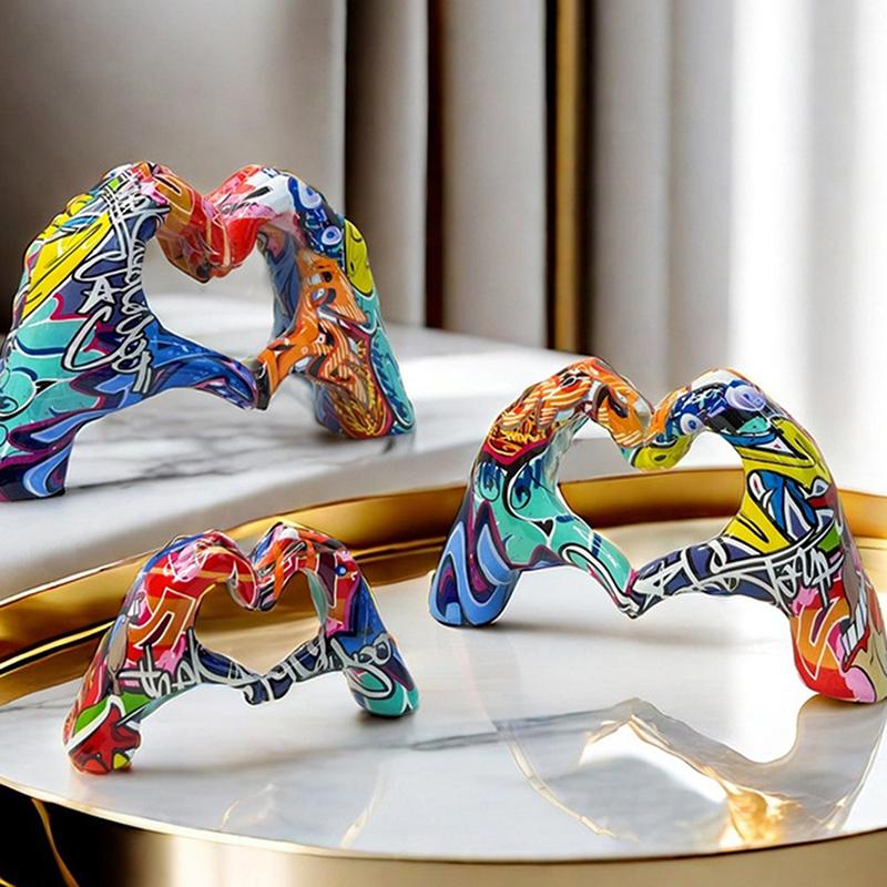 Yaratıcı Graffiti Reçine El Kalp İşareti Heykeli Ev Dekorasyonu Nordic Kalp Şeklinde Heykel Kız Arkadaş için Sevgililer Günü Hediyesi