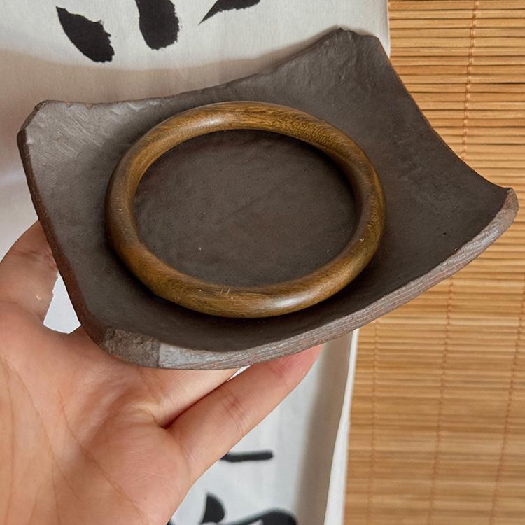 Geometric Resin Bangle: Trendy European-American Fashion Bracelet for Women