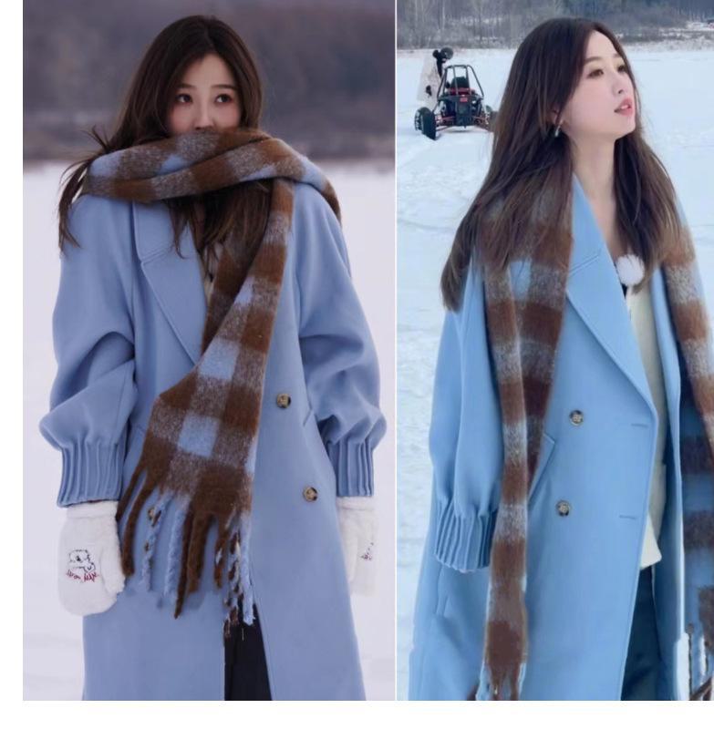 Fular de iarnă colorat cu ciucuri de blană pentru femei - În dungi, călduros și versatil