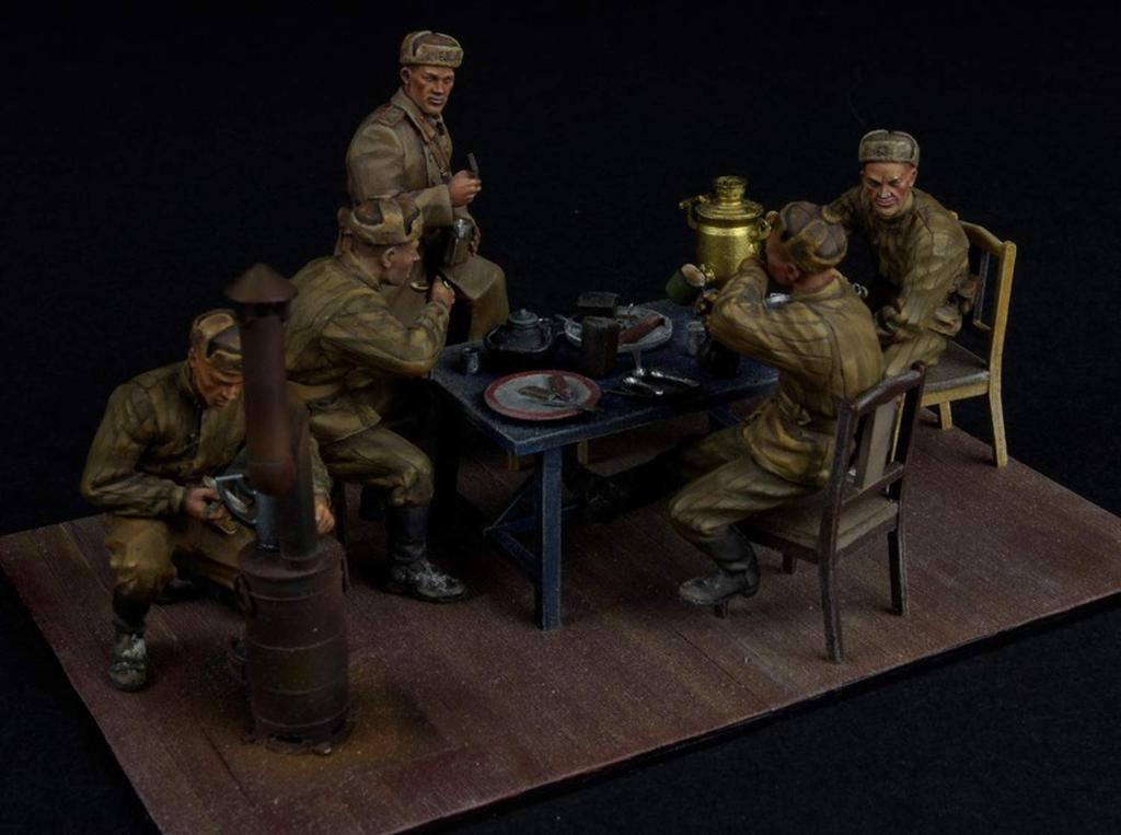 MiniArt Scale Plastic Model Kit Soldiers Having Dinner On the Front Line 1/35 MA35325 (5 Figures)