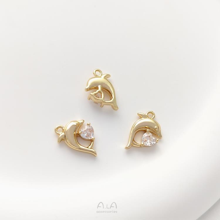 

Браслет-шарм и серьги из золота 14 карат с цирконами в виде кита, дельфина и рыбьего хвоста на морскую тематику