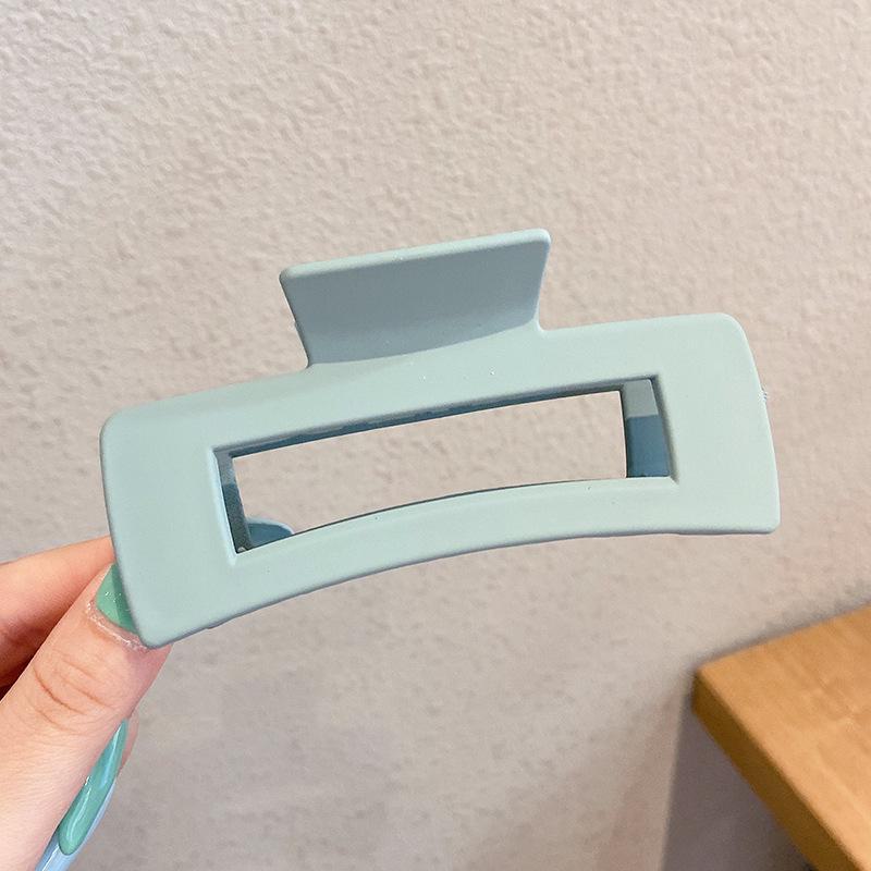 Versatile Milk Coffee Hair Clip: Large, Simple Shark Design for Women