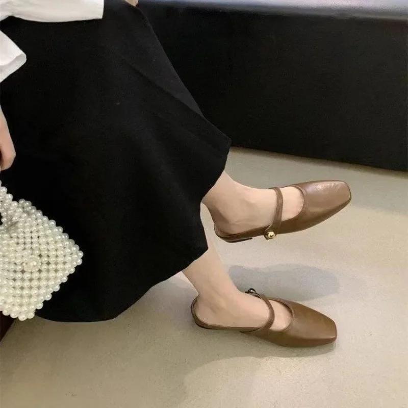 Fashion 2024 Hot Sale Ladies Shoes Closed Toe Women's Slippers Fashion Buckle Strap Dress Slippers Women New Square Toe Flat Slippers
