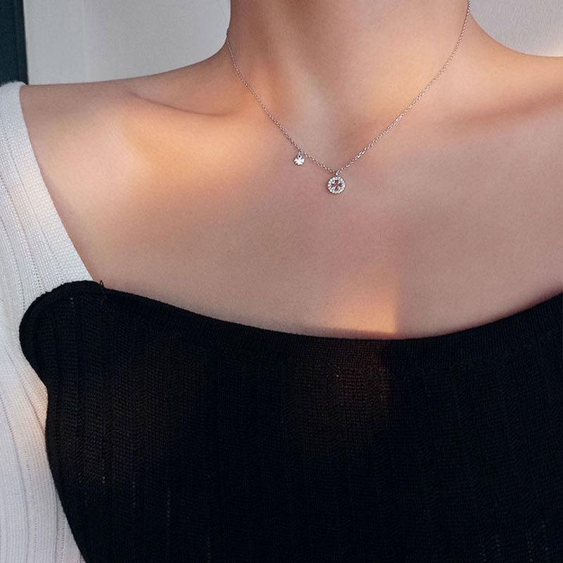Hollow Pendant Four-leaf Clover Necklace for Women's Trendy Niche Design Simple Collarbone Chain