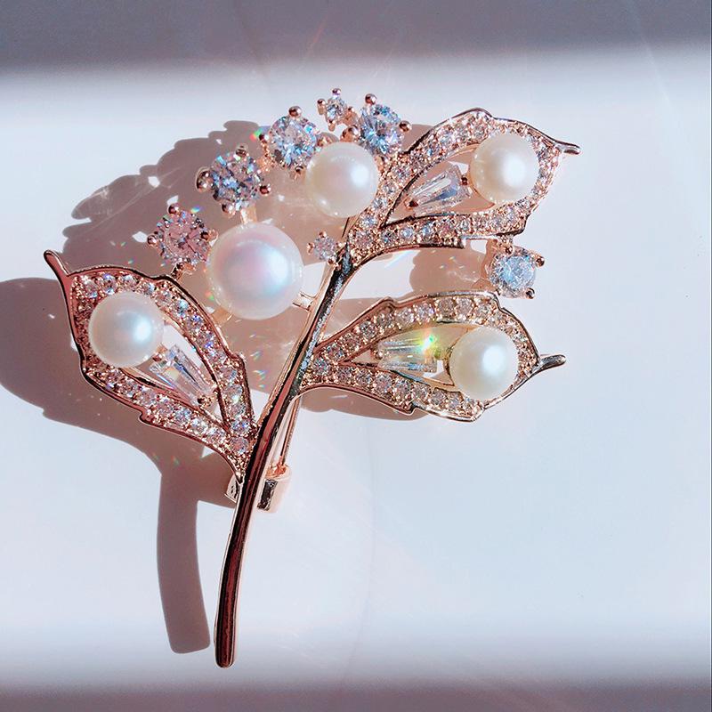 Elegant Zirconia Tree Brooch with Freshwater Pearl Leaf – Fashionable Accessory Pin