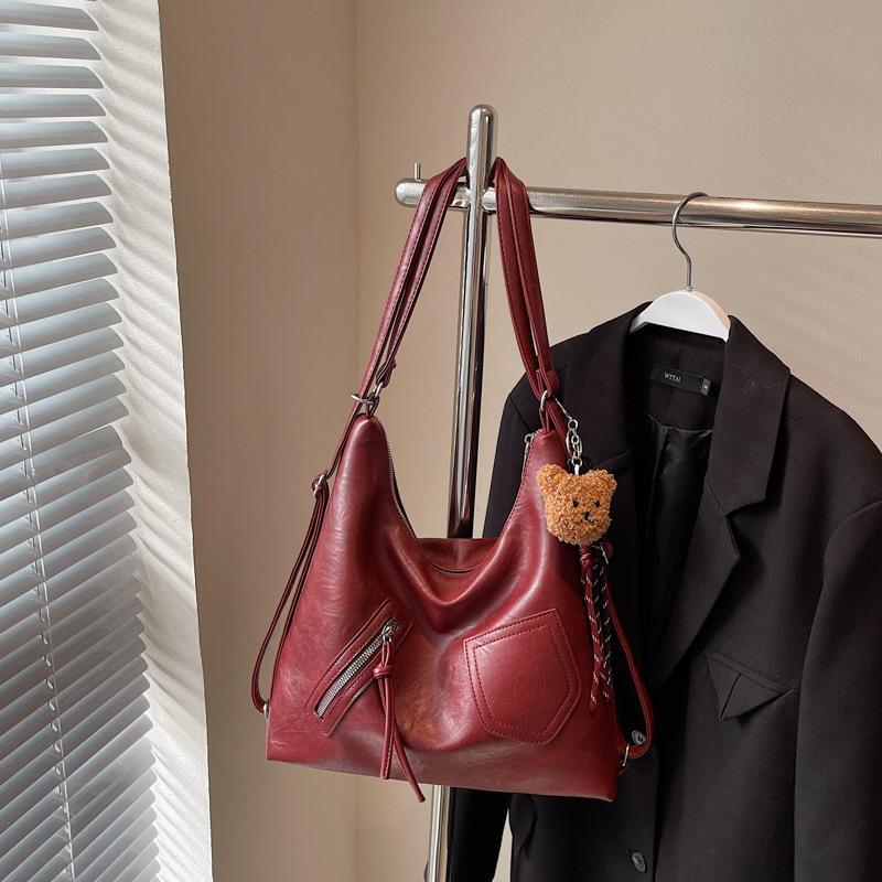 Large Capacity Tote Bag Women's 2025 Autumn New Niche Casual Foreign Style Underarm Bag Commuter Shoulder Backpack