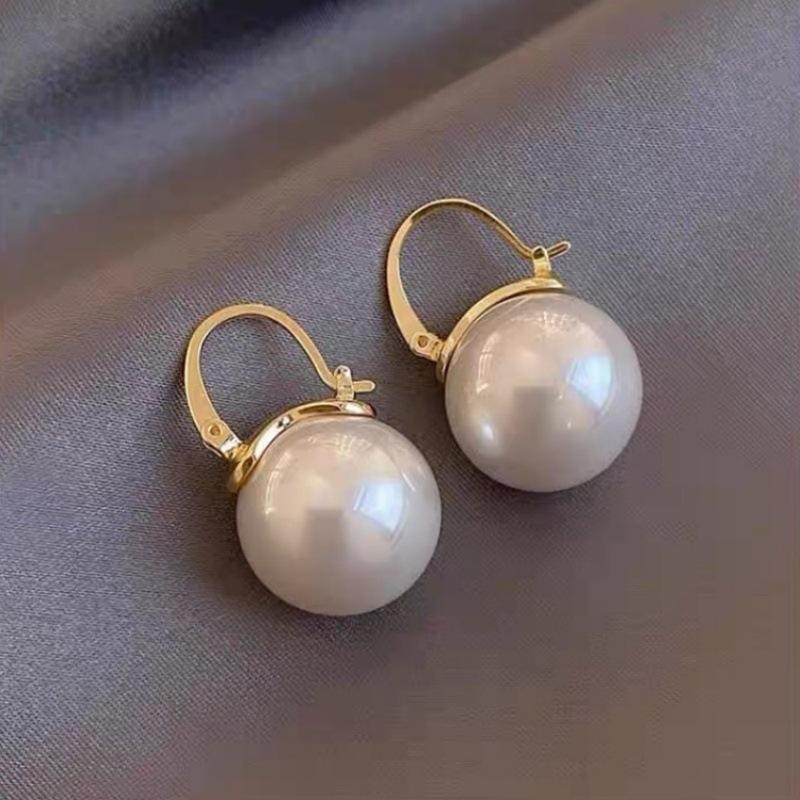 Retro high-end pearl earrings simple new temperament light luxury ear buckle design sense niche trendy ear jewelry wholesale белый