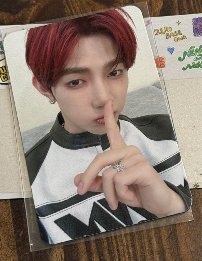 

[USED] ZB1 Official Iconic Sanok Pre-Recording 2nd Week Zhang Hao Trading Card