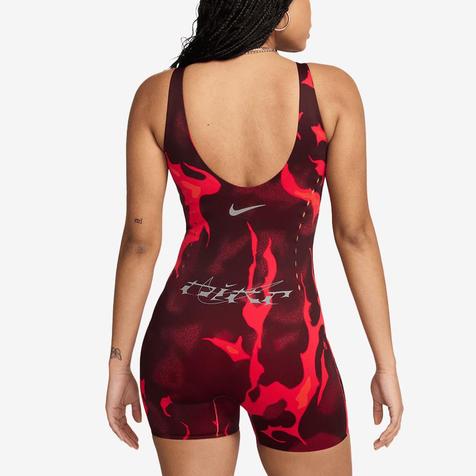 Nike X Megan Thee Stallion Body da donna 5" Nero/Cremisi chiaro Abbigliamento street da donna FZ0464-010