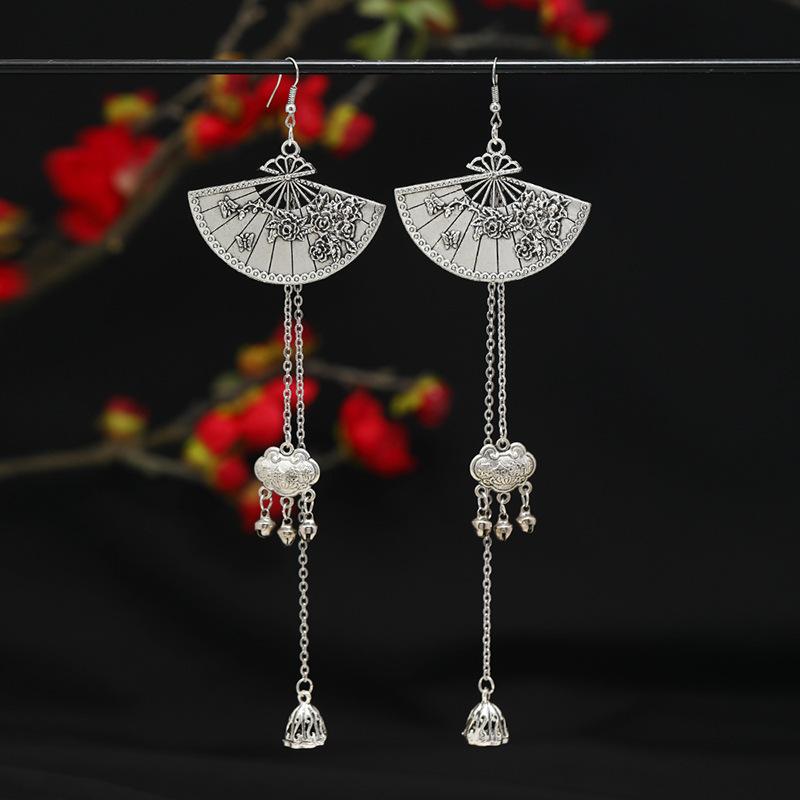 

Оригинальные серьги-веера с цветком сливы, средней длины, с бахромой и колокольчиками, подвески, нишевые антикварные серьги для женщин