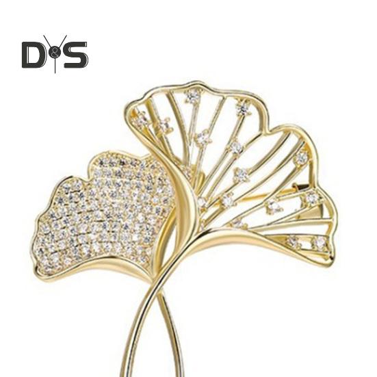 Women Elegant Ginkgo Leaf Shape Brooch Shiny Rhinestones Inlaid Pin Suit Collar Shawl Scarf Badge Costume Accessories