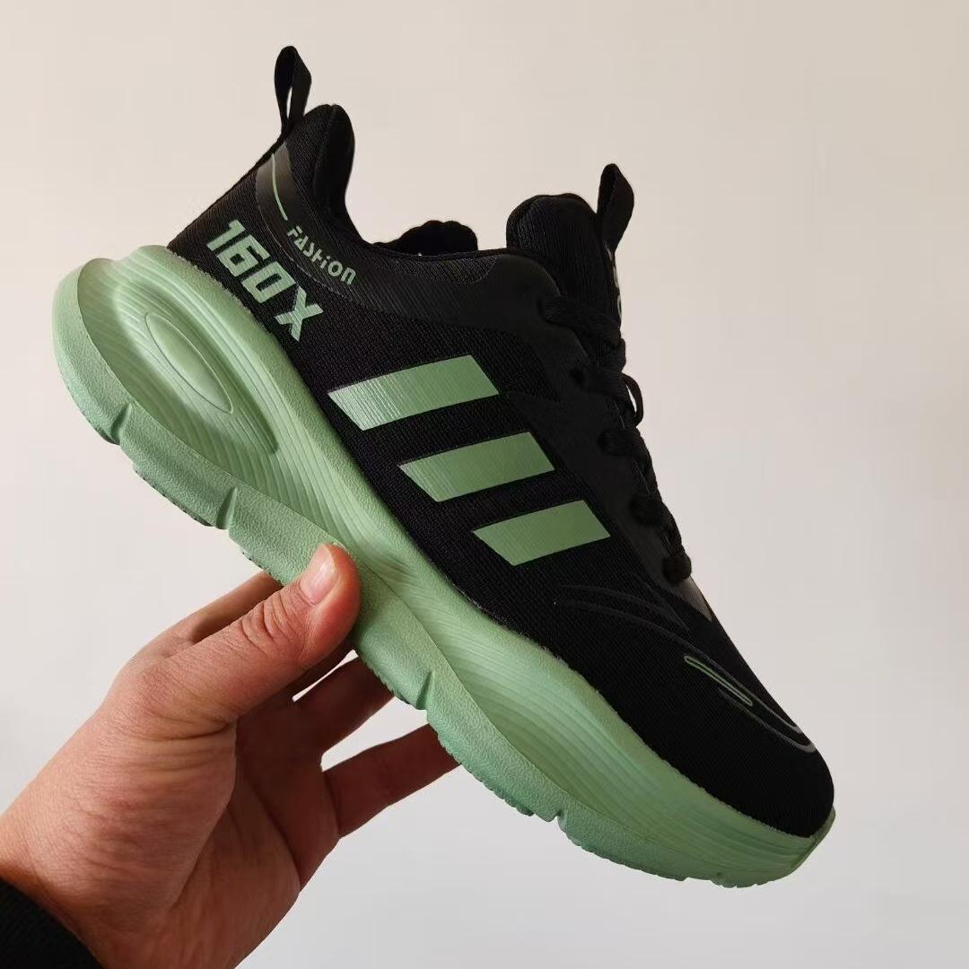 

Men s and women s same 2025 new men s shoes, fish silk breathable mesh casual shoes, ultra-light non-slip soft-soled sports shoes, running shoes 48