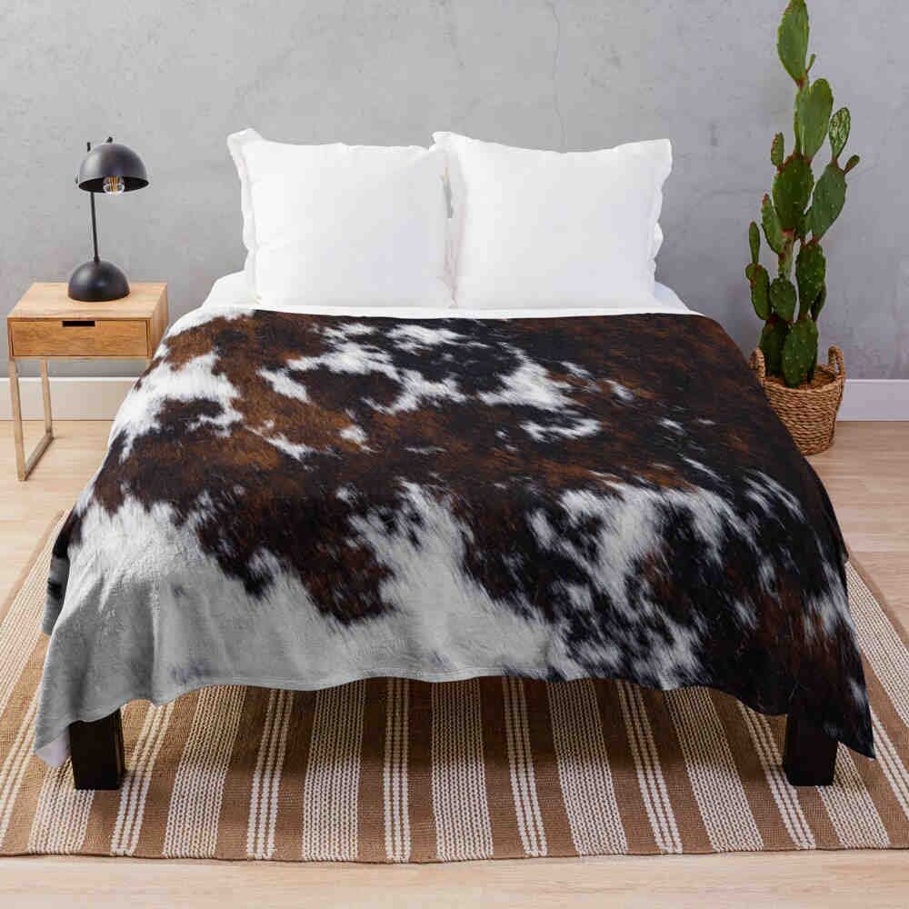 Cowhide Print Flannel Blanket, Cow Fur Print Flannel Throw Blanket Gift for Kids Adults, Soft Fleece Blanket for Couch Sofa Bed